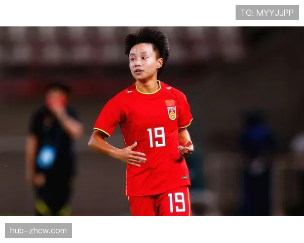 中国女足张琳艳边路突破 速度优势制造进攻空间